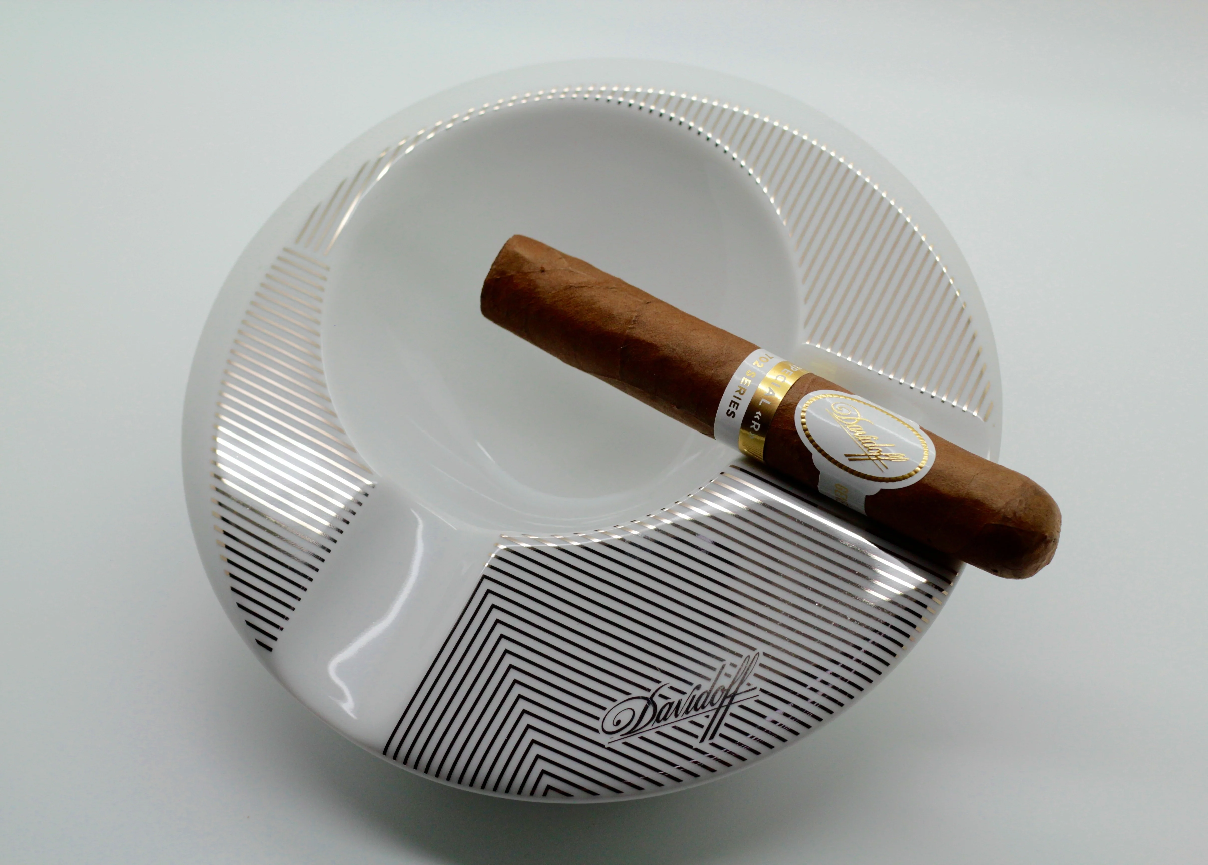 Davidoff 2 Cigar Round Porcelain Ashtray - Image 3